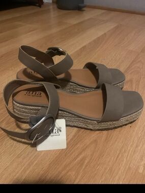 Anne Klein Taupe Platform Espadrille Sandals
